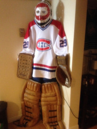 mannequin Ken Dryden vintage gloves blocker pads jersey Montreal