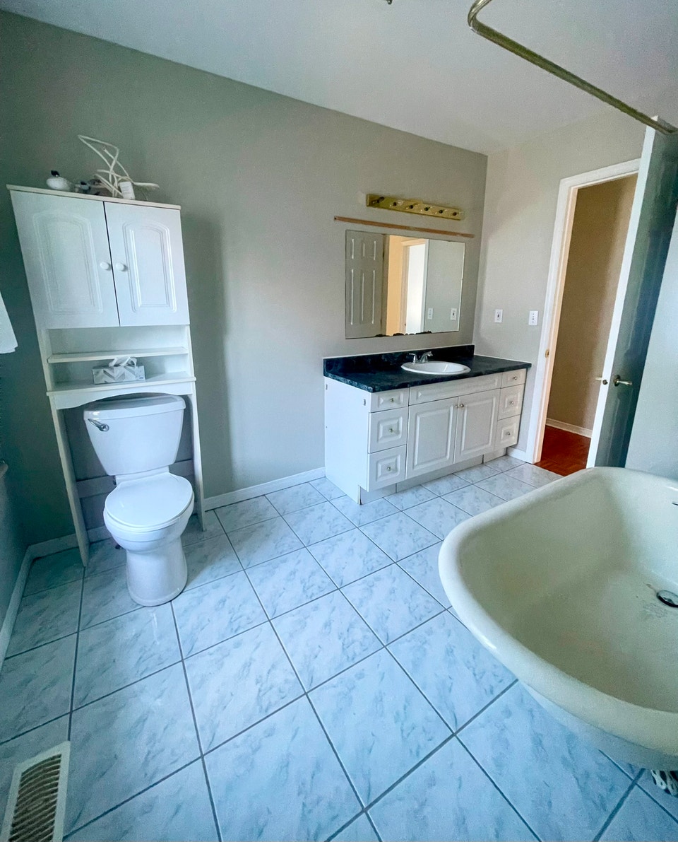 5 Bedroom Home in Belleville $1950+++ 5