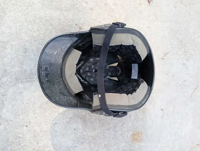 Rawlings Tball Helmet with chin strap in Baseball & Softball in Oakville / Halton Region - Image 3