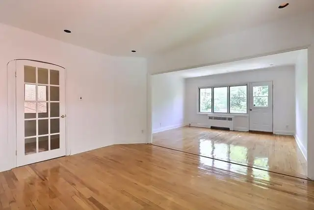 Bright 3BR Near Snowdon – Spacious 1200 sqft – Family-Friendly –
