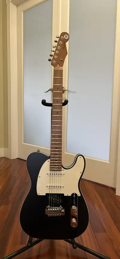 Reverend PA-3 EastsiderBaritone Pete Anderson, View more