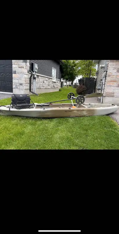 Ascend 12T (12’) sit on top fishing kayak Included with the Kayak is a paddle, uninstalled trolley a...