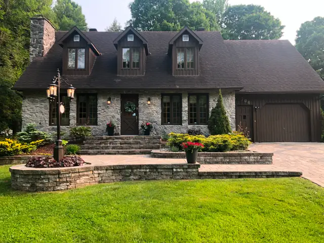 Charming Custom Canadiana Home on a Serene Half-Acre Lot63009271900291129