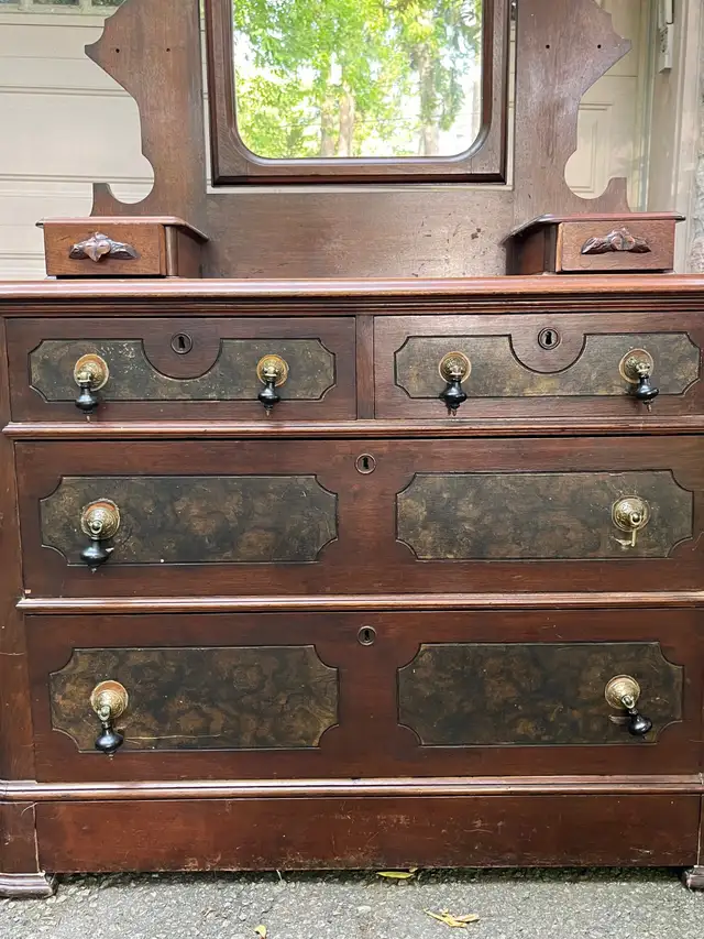 Antique Eastlake Dresser and Fancy Mirror Circa 1800s in Dressers & Wardrobes in City of Toronto - Image 7
