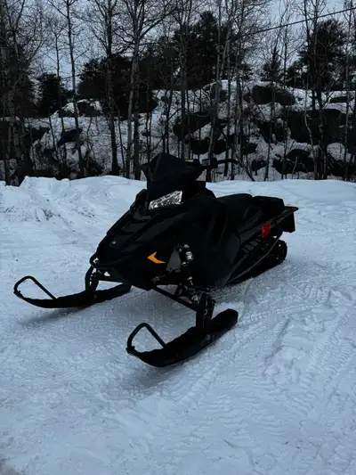 2019 Polaris Assault 800 Sleds in amazing shape and a ton of fun to drive 4100 miles, miles will go...