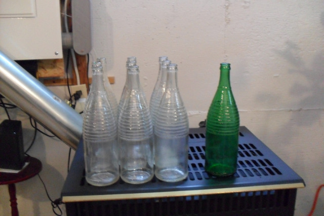 Bouteilles de boisson sucrée (soda) de Allan’s Beverages Ltd. dans Art et objets de collection  à Saint-Jean-sur-Richelieu