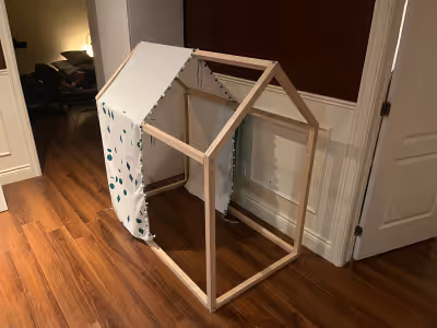 Maisonnette pour enfants. Idéal pour une salle de jeux ou chambre