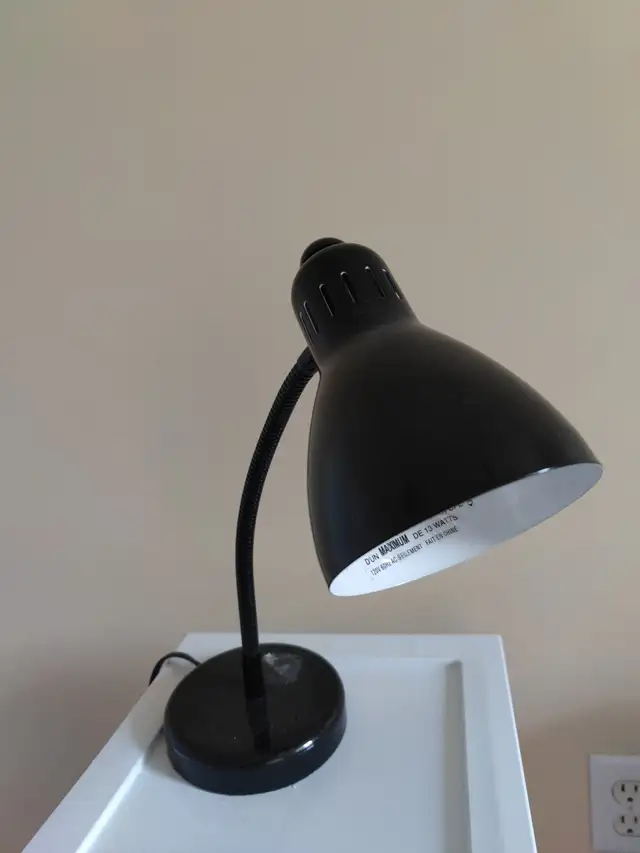 side lamp in Indoor Lighting & Fans in Kitchener / Waterloo - Image 3