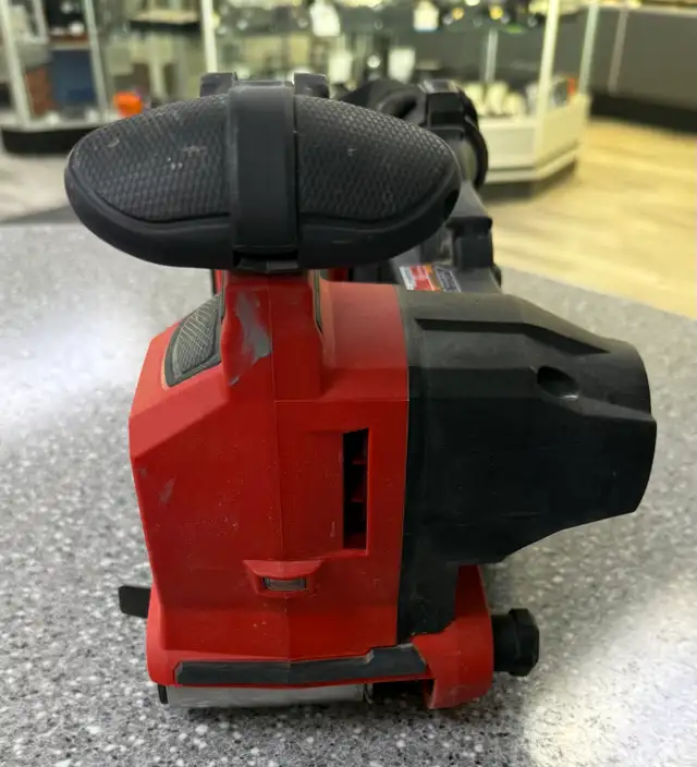 Milwaukee 18V Fuel Belt Sander TOOL ONLY in Power Tools in Oshawa / Durham Region - Image 5
