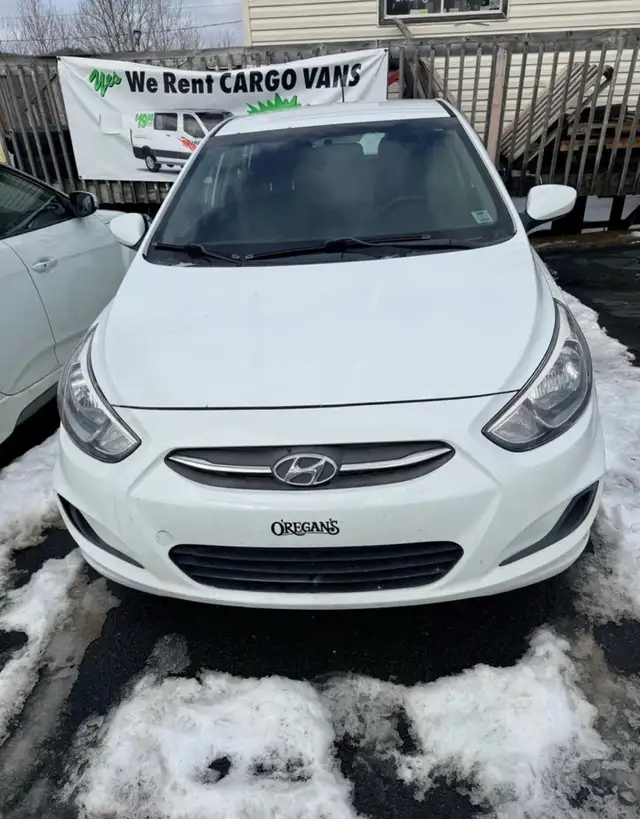 2017 Hyundi Accent, low kms 