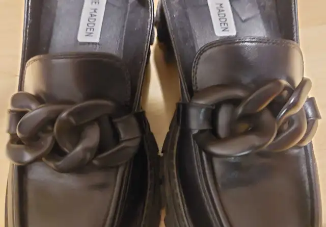 Black Steve Madden Women shoes size 8 with chain style decoratio in Women's - Shoes in Peterborough - Image 7