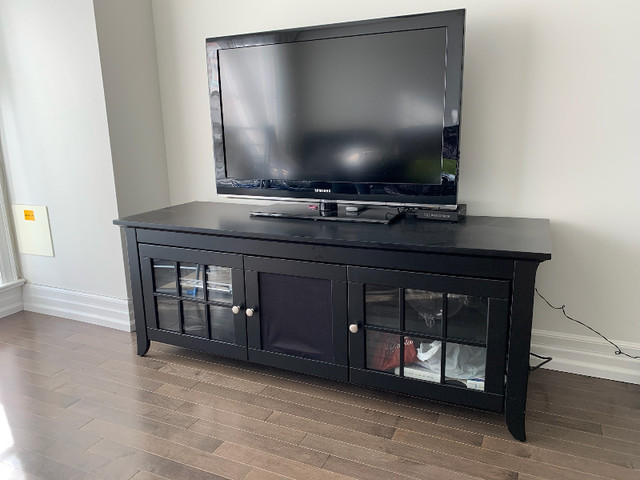 TV stand 60 inches in very good condition in Video & TV Accessories in Oakville / Halton Region