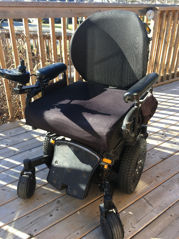Quantum Heavy Duty Power Chair & Charger in Health & Special Needs in St. Catharines