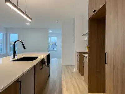 Condo 5 ½ à Notre-Dame Rez-de-Chaussée Laissez-vous charmer par la finition des Habitations Jutras a...