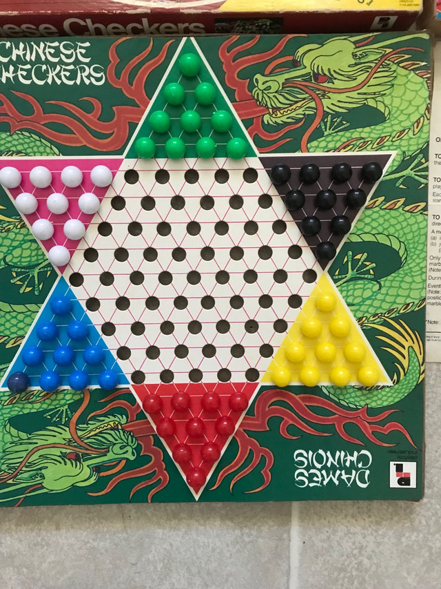 Complete 1987 Chinese checkers board game $10 kids games in Toys & Games in Kitchener / Waterloo - Image 4