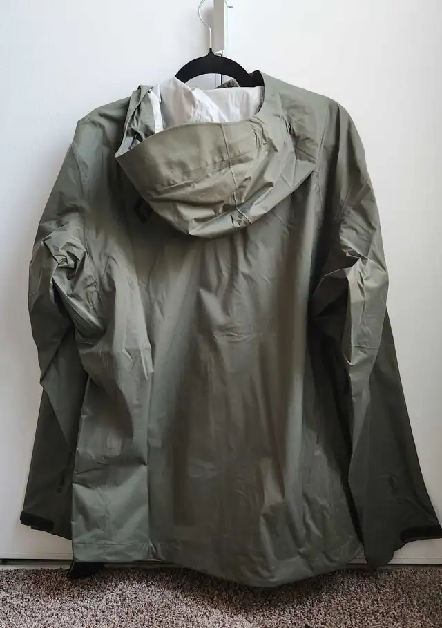 New Black Diamond Stretch Rain Jacket  (Large) in Men's in Calgary - Image 3