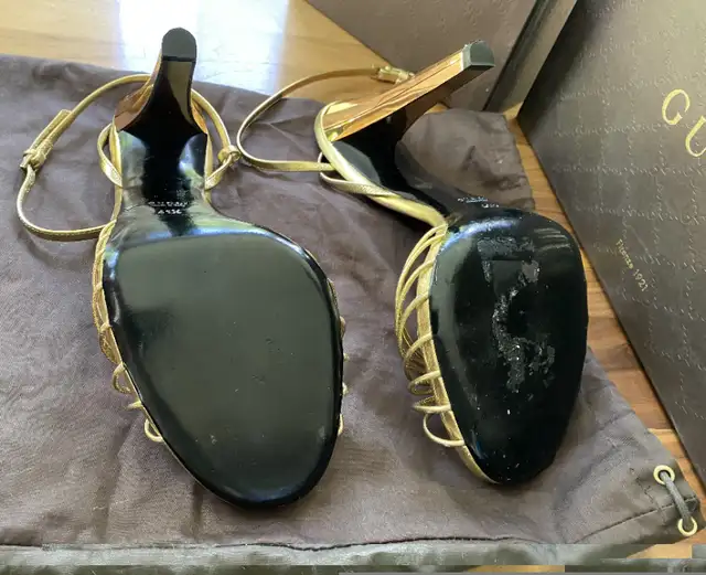 Sandales chics avec tigres en émail de marque Gucci in Women's - Shoes in Granby - Image 6