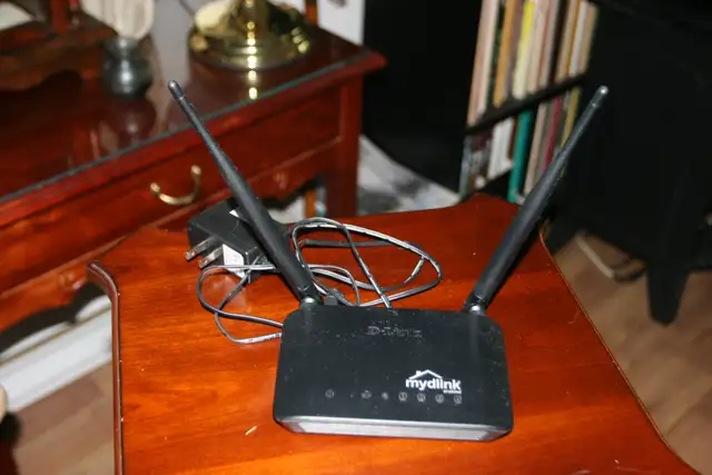 Wifi D-Link / câble HDMI in Cables & Connectors in Granby - Image 2