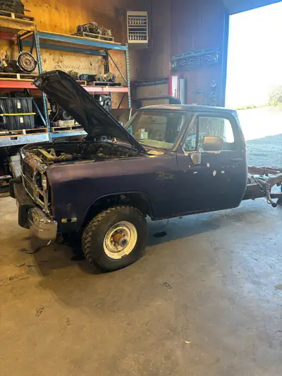 Parting out 1991 .5 Dodge Ram w250 12v 5.9l 1st gen Cummins 94,500kms Motor runs great and is oily f...