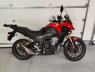 Selling my CB500X Abs. Approx 4300km, original tires, top case rack (top case not included). Crash b...