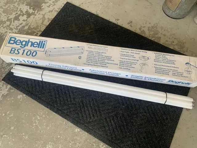 Fluorescent Lighting  + 5 fluorescent - luminaire de 4 pieds in Indoor Lighting & Fans in Gatineau - Image 4