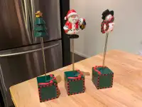 Magnetic Christmas photo/greeting card clips
