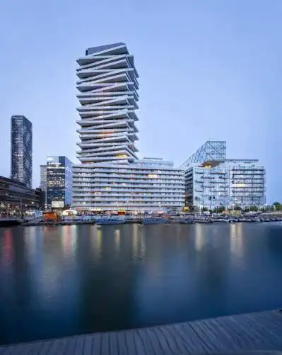 1 bedroom apartment on the water for December January and February Clean.