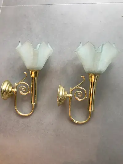 2 lampes à bougies murales, en bonne condition, donnera une atmosphère apaisante. facile à installer
