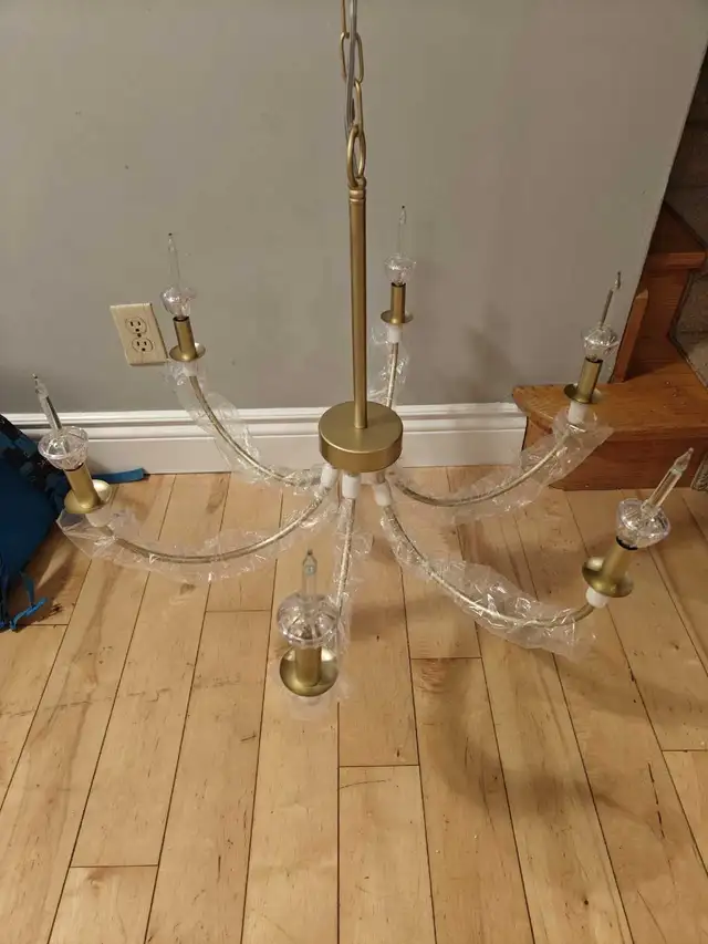 Light chandelier  in Indoor Lighting & Fans in Kitchener / Waterloo - Image 8