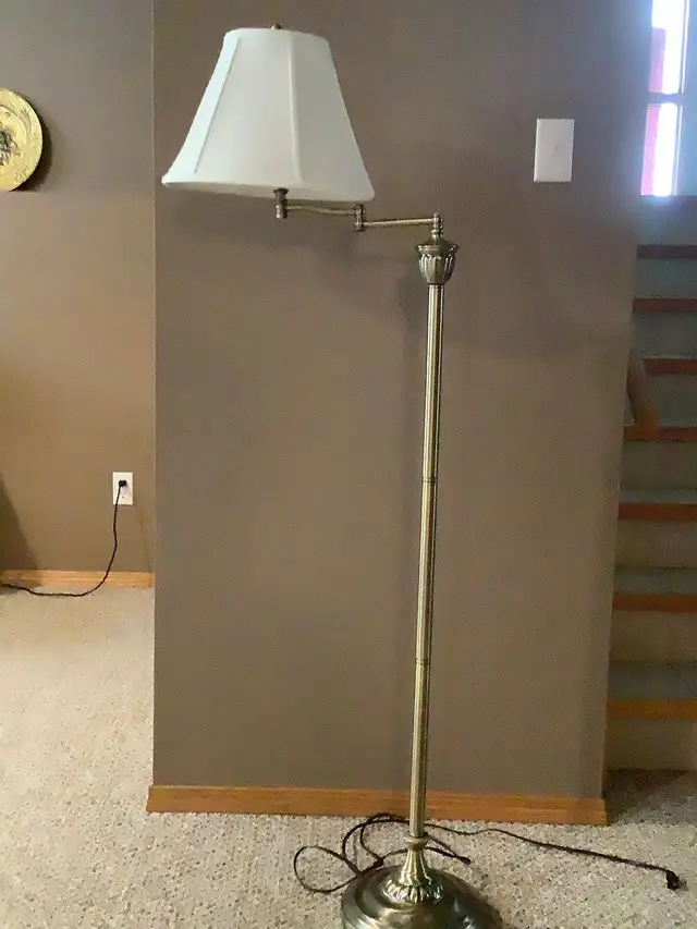 Floor Lamp in Indoor Lighting & Fans in Thunder Bay - Image 4