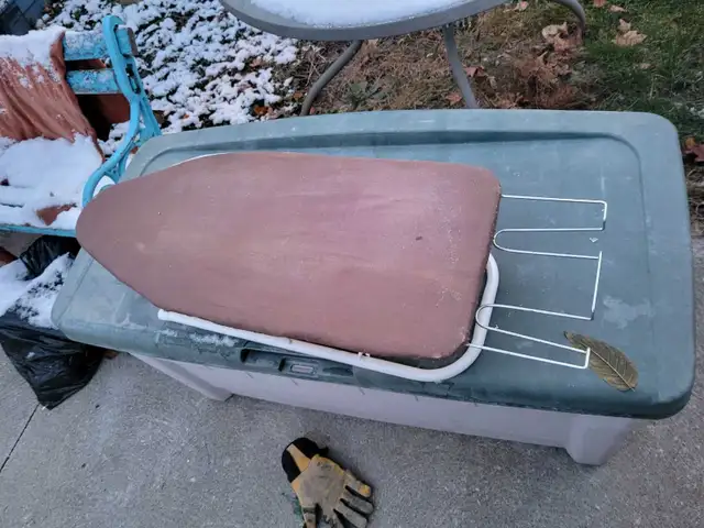 Folding table top ironing board.64385361796099123