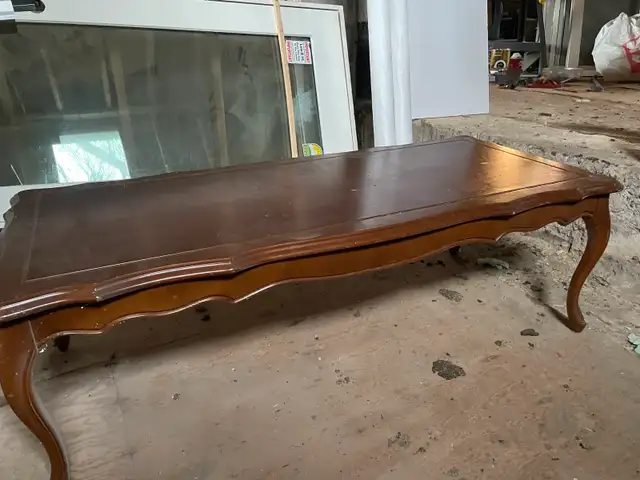 French Provincial Coffee Table dans Tables basses dans Kingston - Image 3
