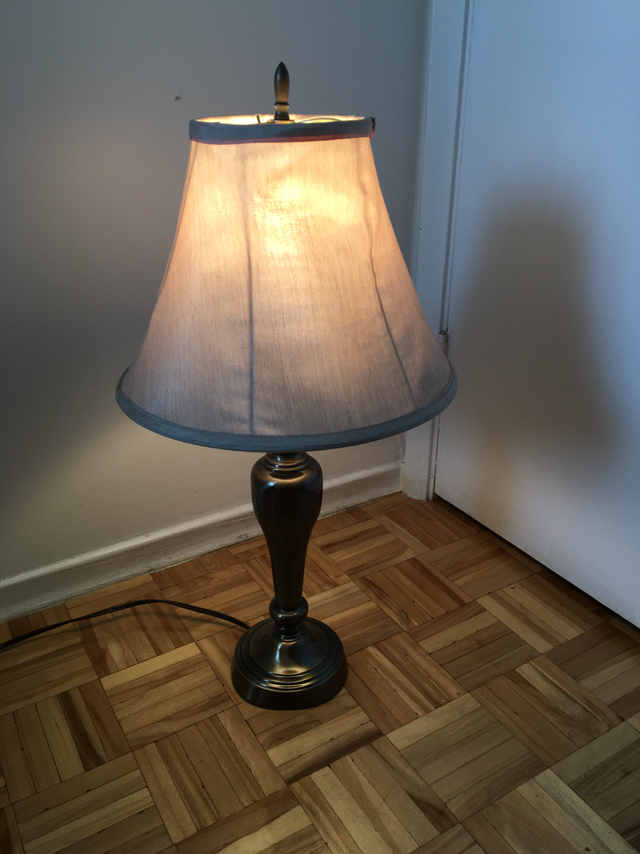 Lampe de table/ Table lamp in Indoor Lighting & Fans in Laval / North Shore - Image 4