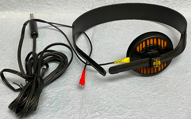 Sennheiser HD410sl Headphones in Headphones in St. Catharines