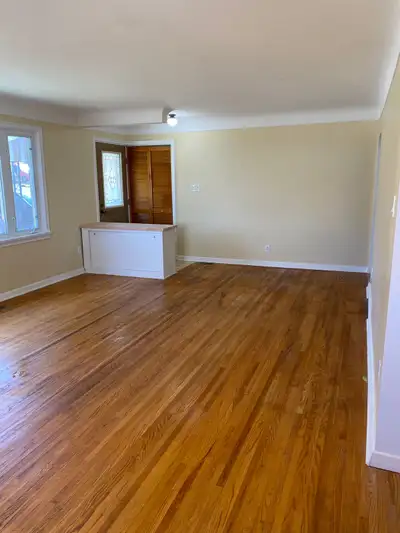 Bright renovated 3-bedroom unit in a quiet duplex located in the desirable St. George’s neighbourhoo...
