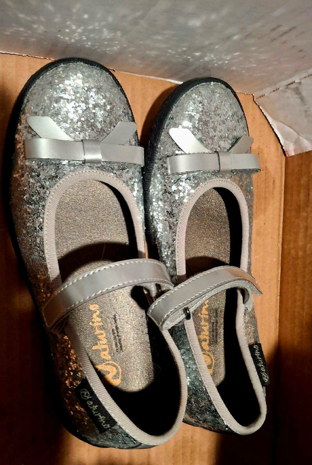 Naturino Shoes, Silver Glitter, Girls Size 12, Like New in Kids & Youth in Penticton - Image 3