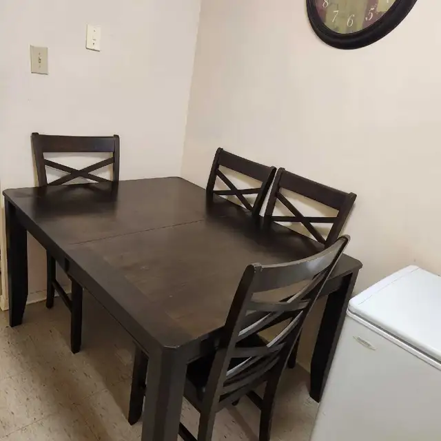 Kitchen Table Set + Bench + 4 Chairs in Dining Tables & Sets in Markham / York Region - Image 4