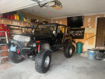 Lifted Jeep YJ with original drive train