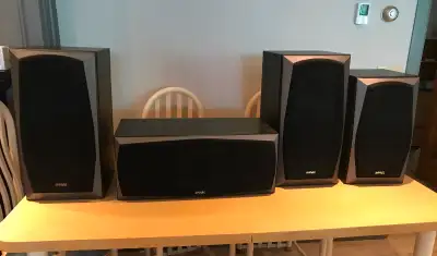 Set of 4 speakers in very nice condition
