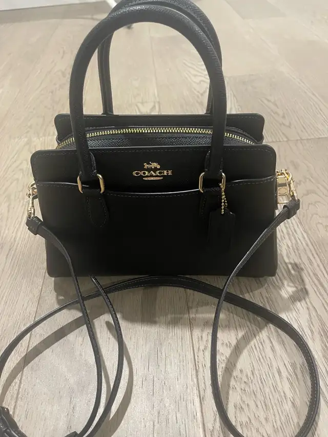 Woman’s Coach purse in Bags & Luggage in London - Image 3