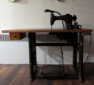 Moulin à coudre Antique, View more