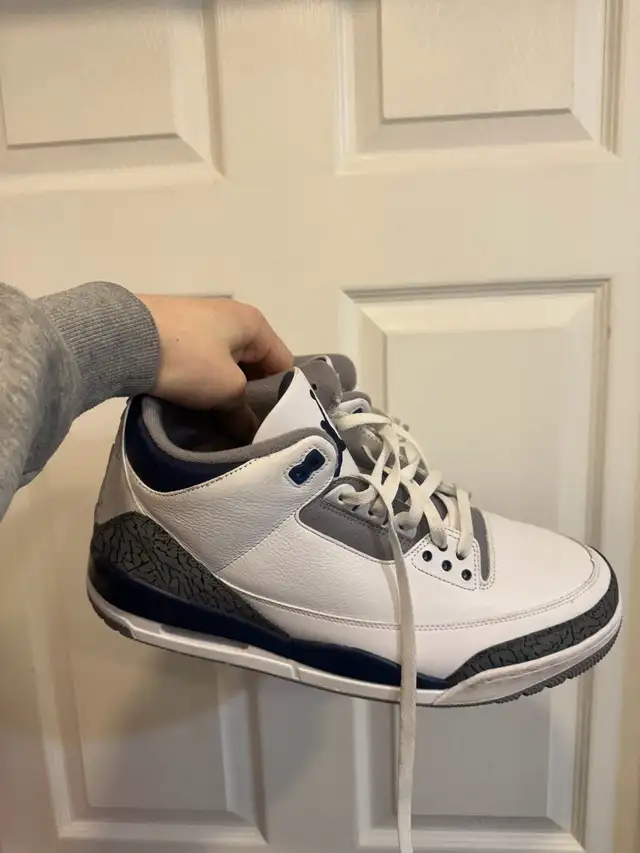 Jordan 3 Retro Navy Blue in Men's Shoes in Mississauga / Peel Region - Image 3