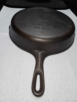 Antique No 10 Wagner Ware Cast Iron Pan - Stylized Logo in Arts & Collectibles in Belleville - Image 3