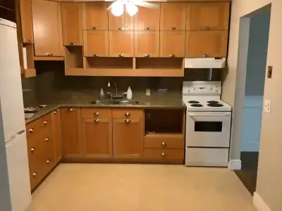 Downtown Whitby Large Condo Apartment for Rent