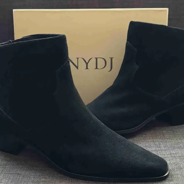New Leather Suede Boots in Women's - Shoes in Markham / York Region - Image 2