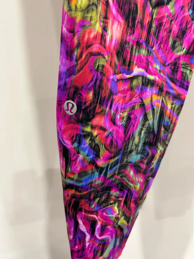 LULU Lady used pants in Women's - Bottoms in Markham / York Region - Image 3