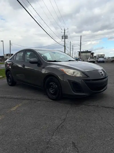 Bonjour, je mets en vente la Mazda 3 2010. 236000Km Transmission - Automatique. Voiture économique e...