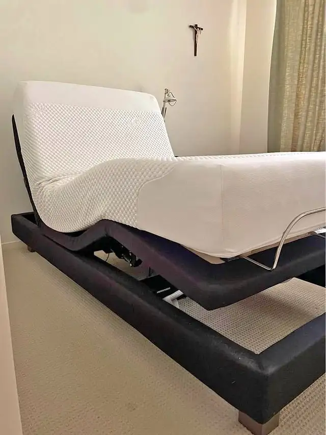 New Electric Adjustable Bed for Sale in Beds & Mattresses in Kingston - Image 2