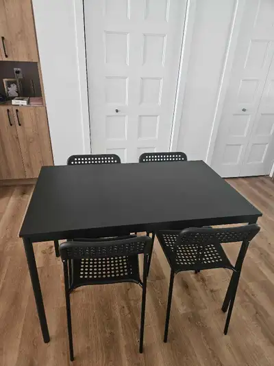 Table Ikea avec 4 chaises, View more