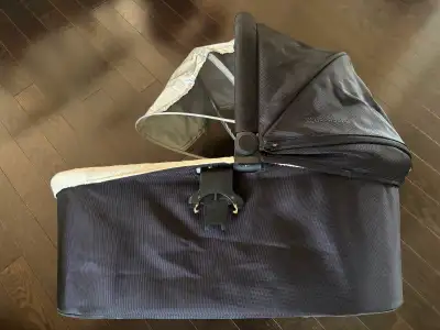 Uppababy vista v1 bassinet, View more